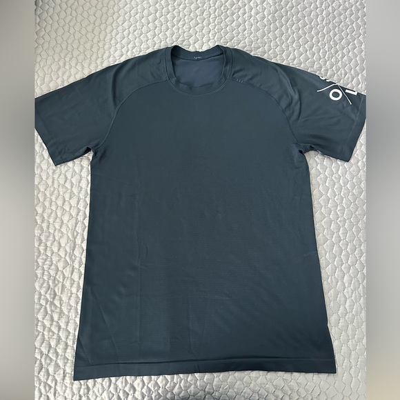 Men's Lululemon T-Shirt - Picture 1 of 6
